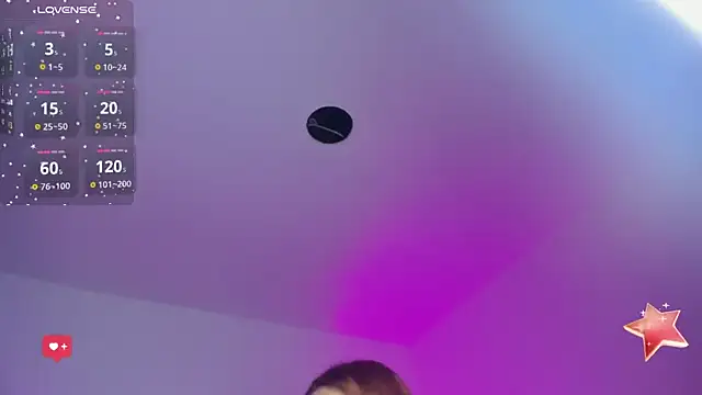 Snapshot of Emilywillis8 chatting on September 22, 1:24 pm Emilywillis8 online show from September 22, 1:24 pm