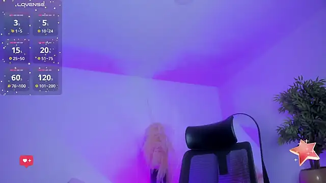 Snapshot of Emilywillis8 chatting on October 11, 12:58 pm Emilywillis8 online show from October 11, 12:58 pm