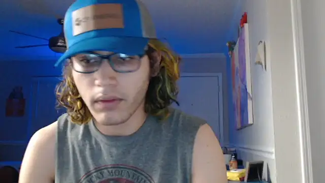 Snapshot of zacthefeetguy chatting on December 20, 2:07 am zacthefeetguy online show from December 20, 2:07 am