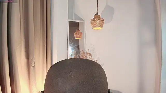 Snapshot of Nicolletease chatting on December 4, 12:25 pm Nicolletease online show from December 4, 12:25 pm