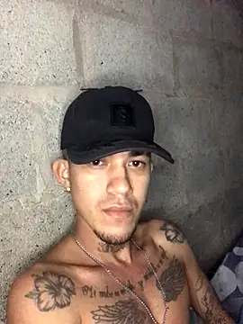 Snapshot of tattoos22 chatting on October 30, 12:50 pm tattoos22 online show from October 30, 12:50 pm