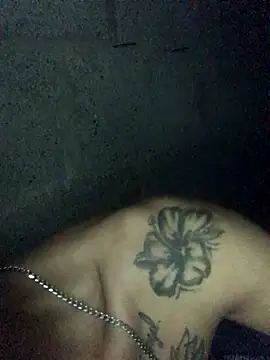 Snapshot of tattoos22 chatting on October 31, 4:02 am tattoos22 online show from October 31, 4:02 am