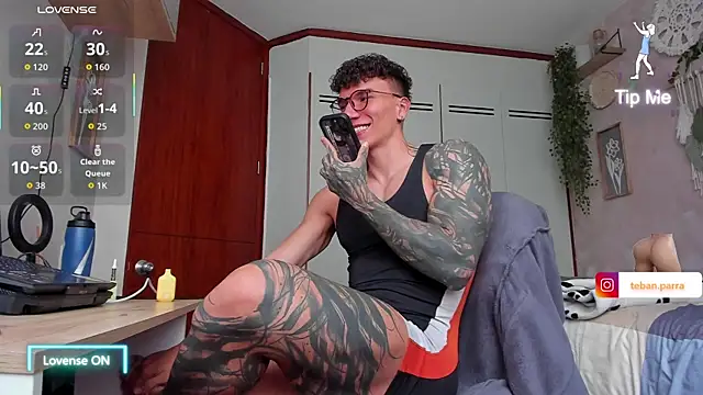 estebandi do online show from October 8, 7:11 pm