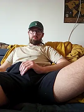 Snapshot of Loopertz chatting on November 8, 8:36 am Loopertz online show from November 8, 8:36 am