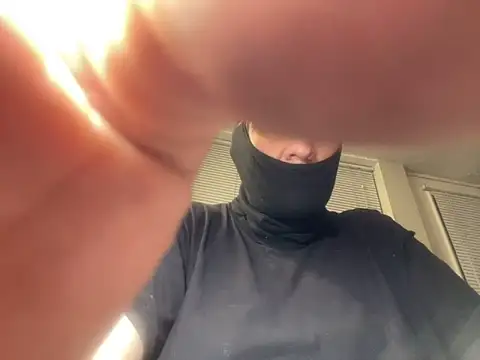 Snapshot of J3tbl4ck chatting on October 8, 10:57 am J3tbl4ck online show from October 8, 10:57 am