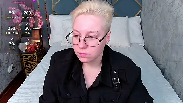 AlexandraGreen online show from October 31, 9:05 pm