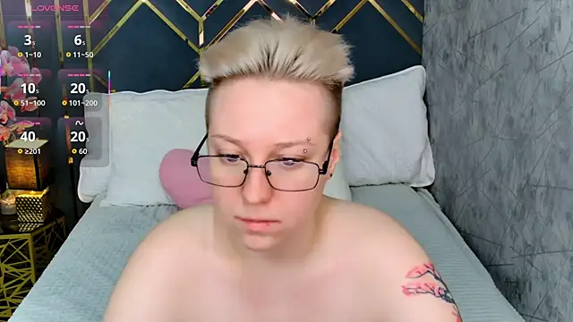 AlexandraGreen online show from November 24, 9:03 pm