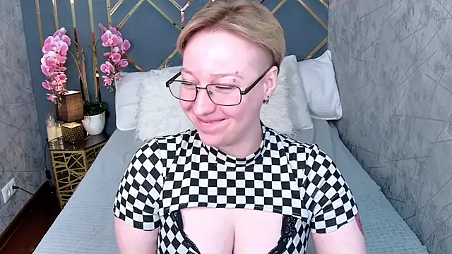 AlexandraGreen online show from March 26, 11:43 pm