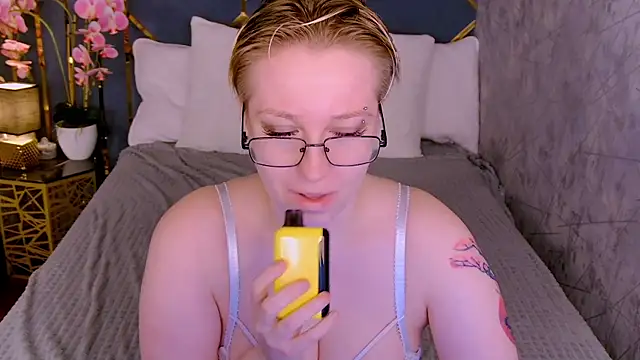 AlexandraGreen online show from April 19, 3:55 pm