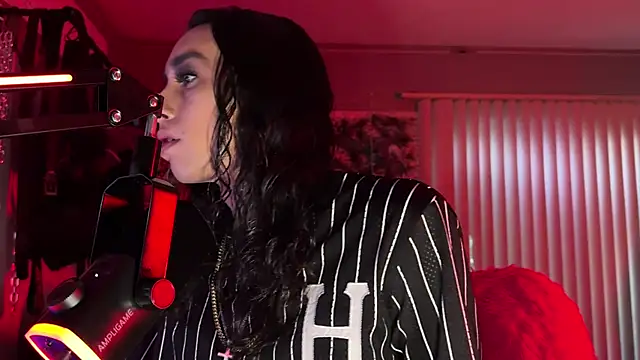 xoFrankie online show from April 21, 1:29 am