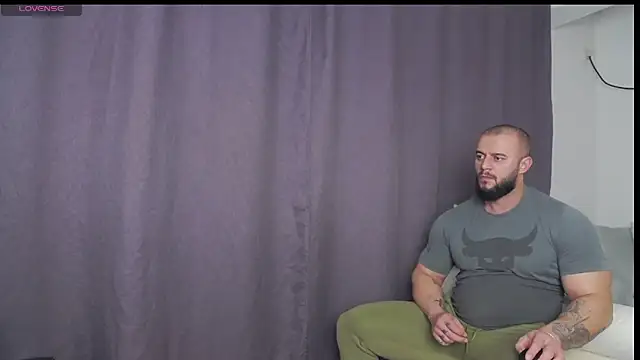 Snapshot of RickyMiami1 chatting on December 2, 8:26 pm RickyMiami1 online show from December 2, 8:26 pm