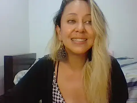 Snapshot of leah_susman chatting on October 24, 1:57 am leah susman online show from October 24, 1:57 am