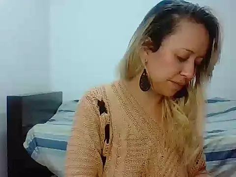 Snapshot of leah_susman chatting on October 25, 2:30 am leah susman online show from October 25, 2:30 am