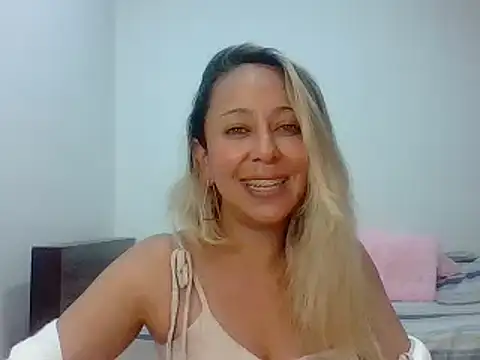 Snapshot of leah_susman chatting on October 30, 1:40 am leah susman online show from October 30, 1:40 am