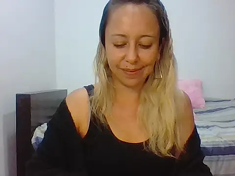 Snapshot of leah_susman chatting on November 1, 2:02 am leah susman online show from November 1, 2:02 am