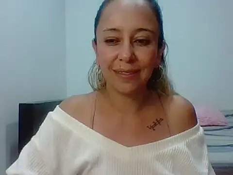 Snapshot of leah_susman chatting on November 15, 2:09 am leah susman online show from November 15, 2:09 am