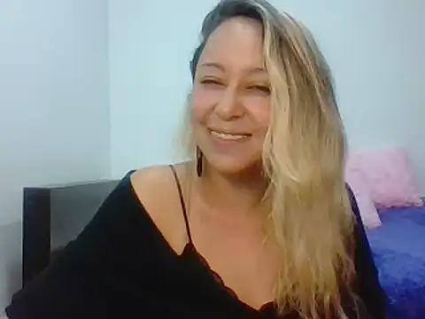 Snapshot of leah_susman chatting on November 20, 1:50 am leah susman online show from November 20, 1:50 am