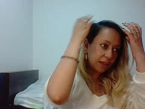 Snapshot of leah_susman chatting on December 2, 2:50 am leah susman online show from December 2, 2:50 am