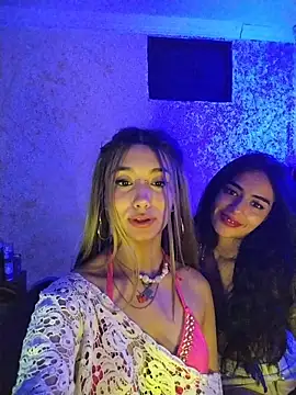 Snapshot of Ella_rr chatting on December 14, 5:02 am Ella rr online show from December 14, 5:02 am