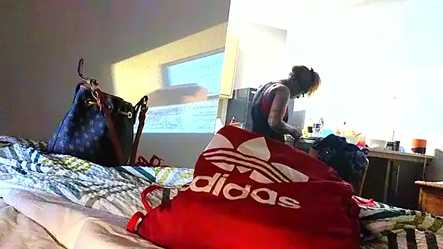 Snapshot of CinnaCakesss chatting on October 30, 6:41 pm CinnaCakesss online show from October 30, 6:41 pm