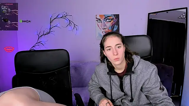 khloebeauty online show from November 9, 8:18 pm