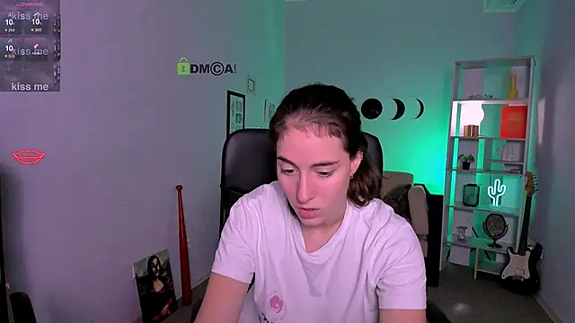 khloebeauty online show from December 3, 8:18 pm