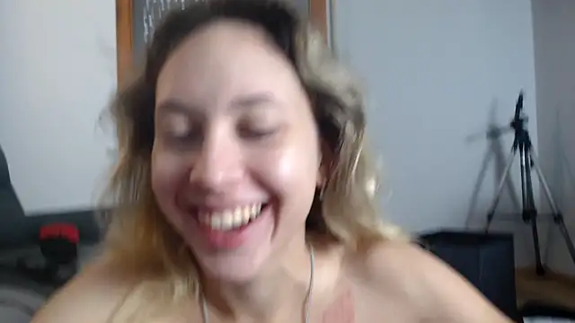 Snapshot of L_Sofia chatting on October 31, 8:15 am L Sofia online show from October 31, 8:15 am