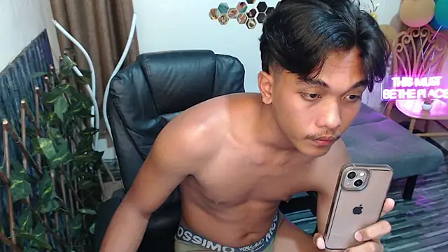 Snapshot of chris_hot_asian_loverboy chatting on November 22, 3:11 pm chris hot asian loverboy online show from November 22, 3:11 pm