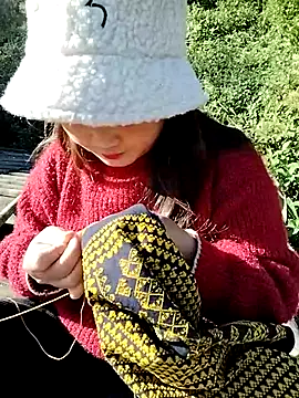 Snapshot of lusy-000 chatting on November 26, 2:01 am lusy-000 online show from November 26, 2:01 am