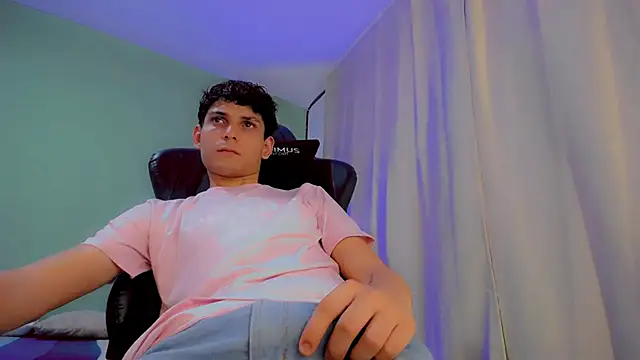 dilan hott  online show from September 13, 8:41 pm