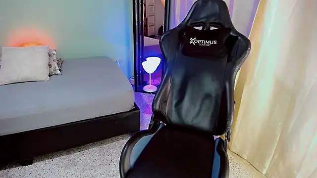 dilan hott  online show from October 10, 8:41 pm