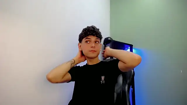 dilan hott  online show from December 4, 5:32 pm