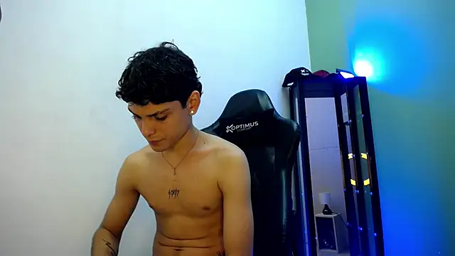 dilan hott  online show from January 12, 8:03 pm