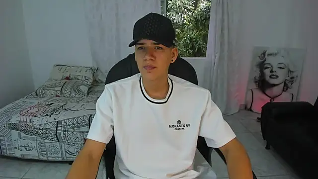 Snapshot of maxthomson_boy chatting on September 30, 7:30 pm maxthomson boy online show from September 30, 7:30 pm