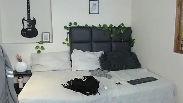 Snapshot of Amnesia_ chatting on September 22, 12:40 pm Amnesia online show from September 22, 12:40 pm