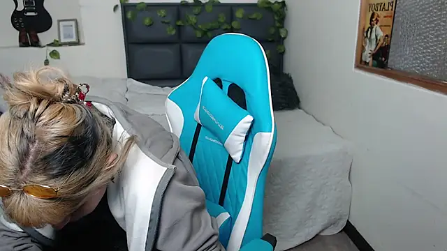 Snapshot of Amnesia_ chatting on September 23, 12:41 pm Amnesia online show from September 23, 12:41 pm