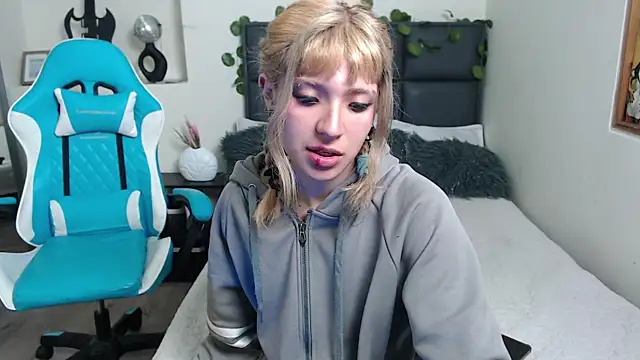 Snapshot of Amnesia_ chatting on September 25, 2:10 pm Amnesia online show from September 25, 2:10 pm