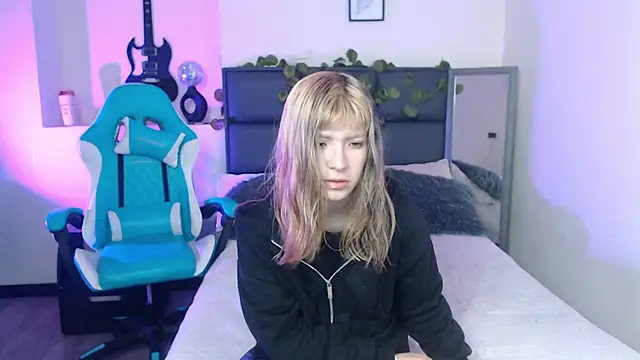 Snapshot of Amnesia_ chatting on September 30, 1:27 pm Amnesia online show from September 30, 1:27 pm