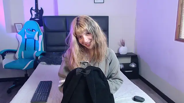 Snapshot of Amnesia_ chatting on October 13, 5:13 pm Amnesia online show from October 13, 5:13 pm