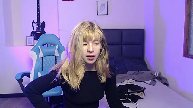 Snapshot of Amnesia_ chatting on October 20, 12:27 pm Amnesia online show from October 20, 12:27 pm