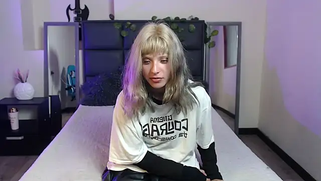 Snapshot of Amnesia_ chatting on November 10, 1:10 pm Amnesia online show from November 10, 1:10 pm