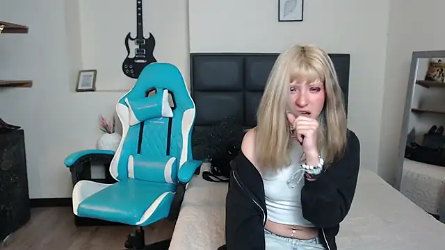 Snapshot of Amnesia_ chatting on November 19, 12:49 pm Amnesia online show from November 19, 12:49 pm