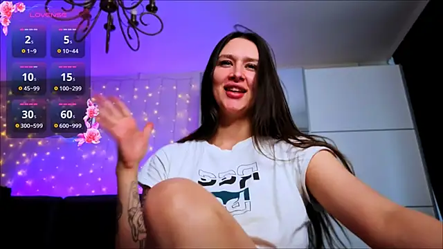 Veronica Larsson online show from April 4, 10:57 am