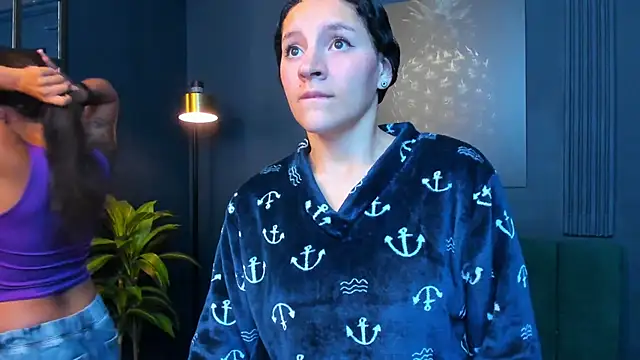 Snapshot of aliceandsia chatting on September 29, 12:10 pm aliceandsia online show from September 29, 12:10 pm