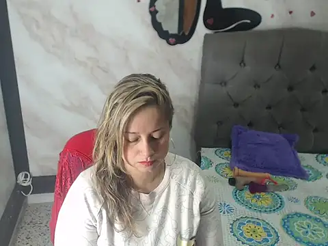 Snapshot of Brenda_bigtitis chatting on November 8, 5:01 pm Brenda bigtitis online show from November 8, 5:01 pm