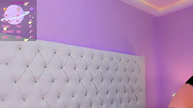 Snapshot of DaniielaV chatting on November 24, 1:44 pm DaniielaV online show from November 24, 1:44 pm