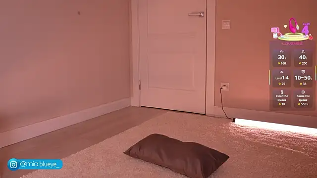 Miablueye online show from March 4, 4:24 pm