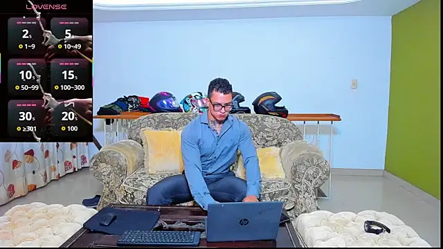 Snapshot of ArnoldSexy_ chatting on October 6, 10:02 am ArnoldSexy online show from October 6, 10:02 am