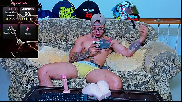 Snapshot of ArnoldSexy_ chatting on October 7, 5:04 am ArnoldSexy online show from October 7, 5:04 am