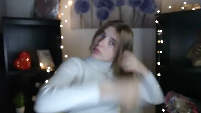 JuiceLips   online show from October 21, 11:55 am